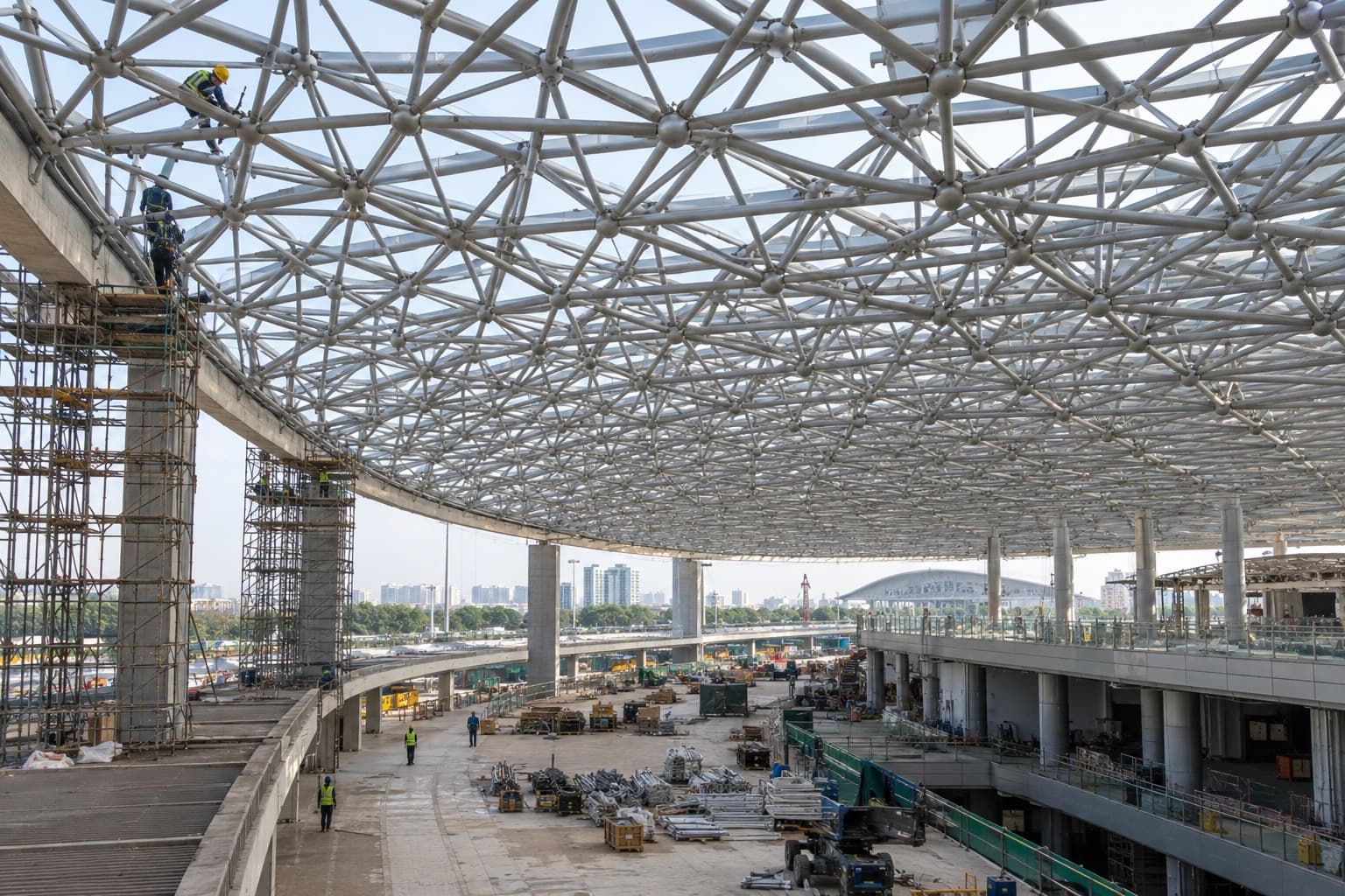 Three-dimensional steel space-frame roof over a large public concourse
